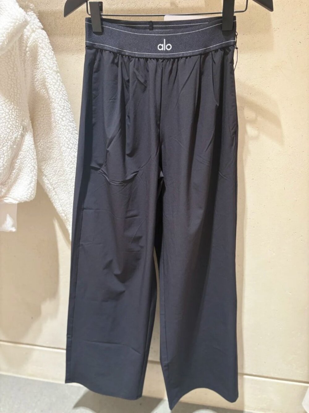 🤍 NWT Alo Yoga Suit Up Trouser Black 😘 Relaxed Flowy Wide Leg Pants 30" - Picture 6 of 9
